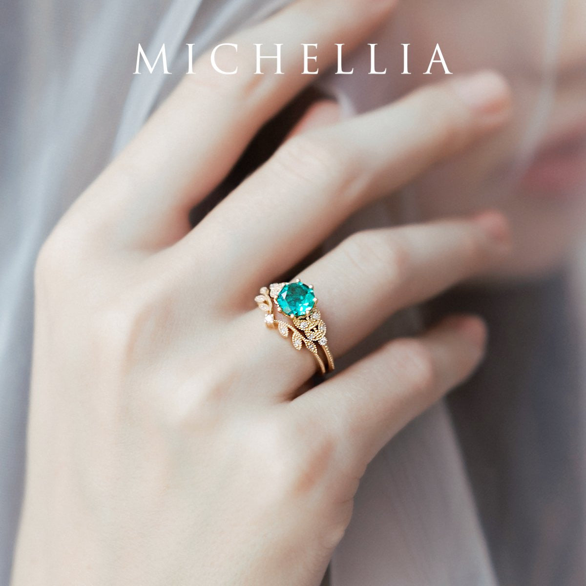 [Kerensa] Classic Floral Engagement Ring in Lab Emerald