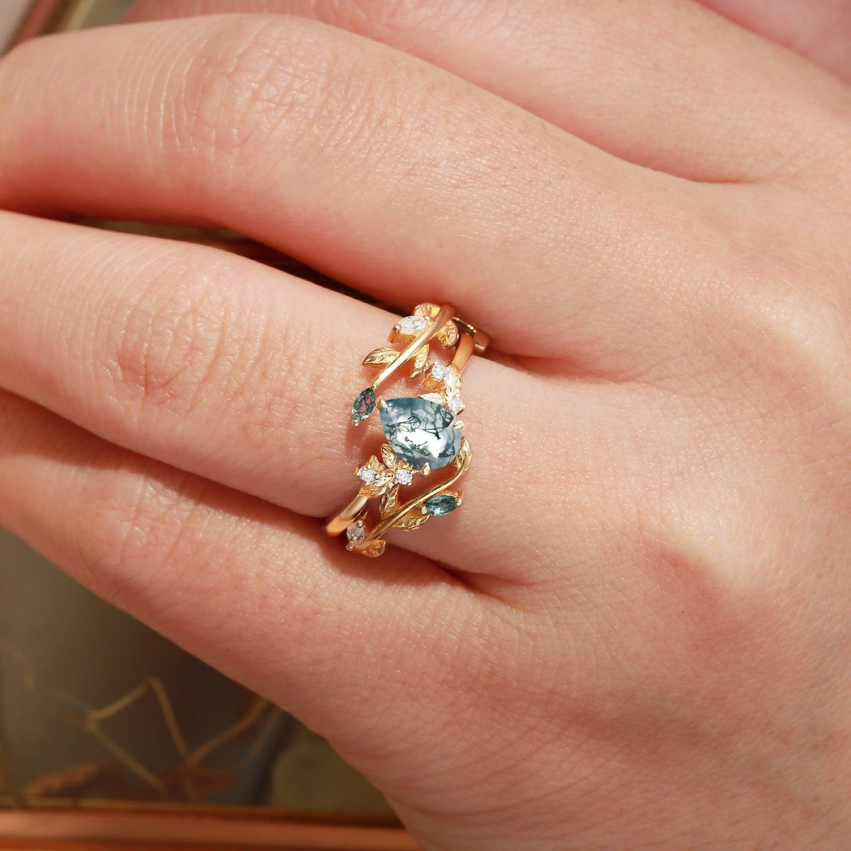 Daphne‘s Verdure | Pear Cut Moss Agate Foliage Bridal Duo