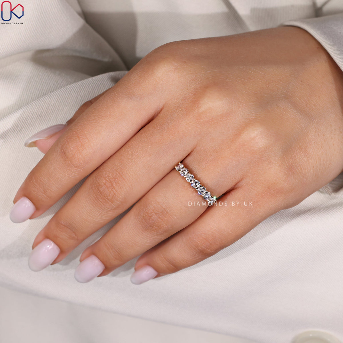 Round Cut Diamond 7 Stone Wedding Band in Yellow Gold