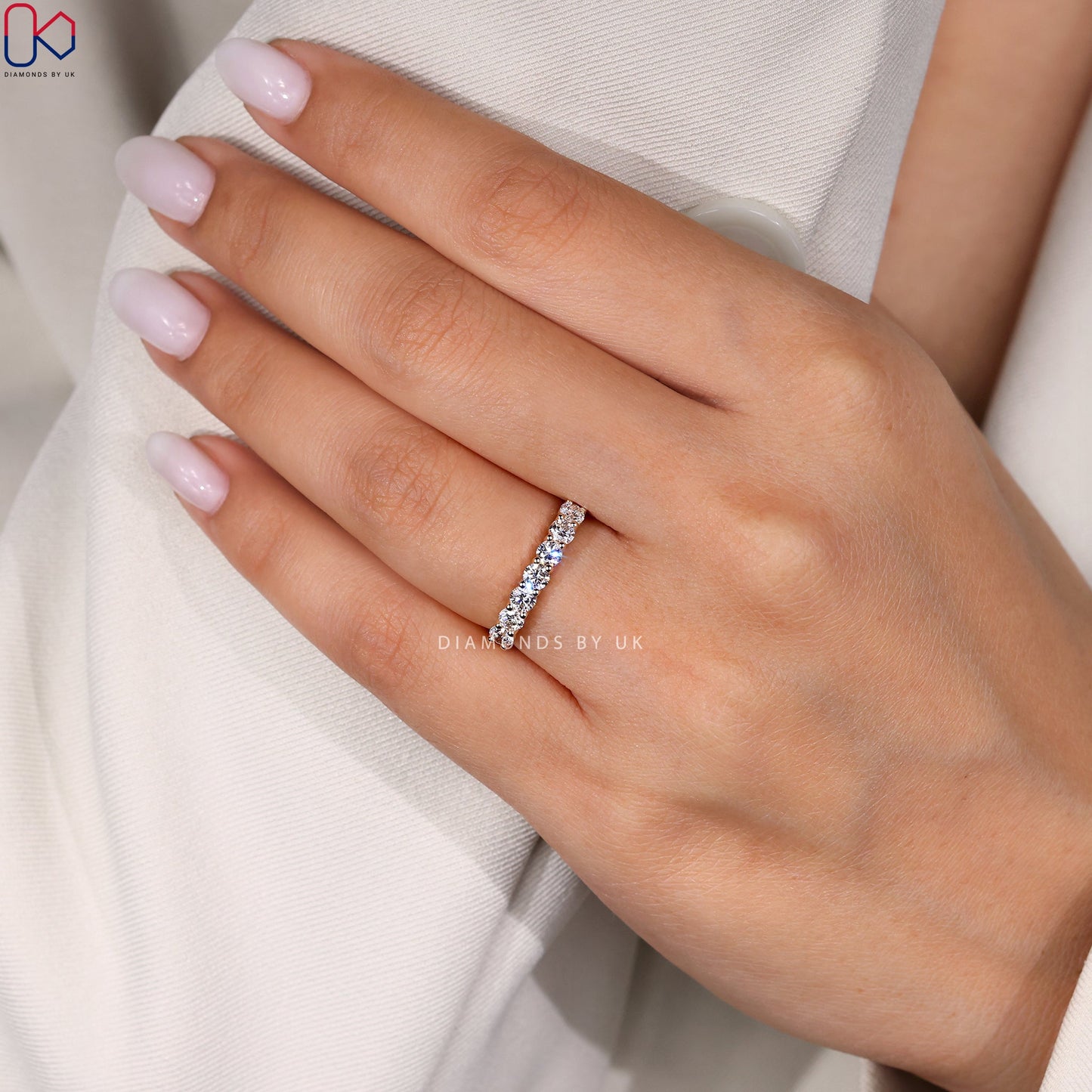 Round Cut Diamond 7 Stone Wedding Band in Yellow Gold