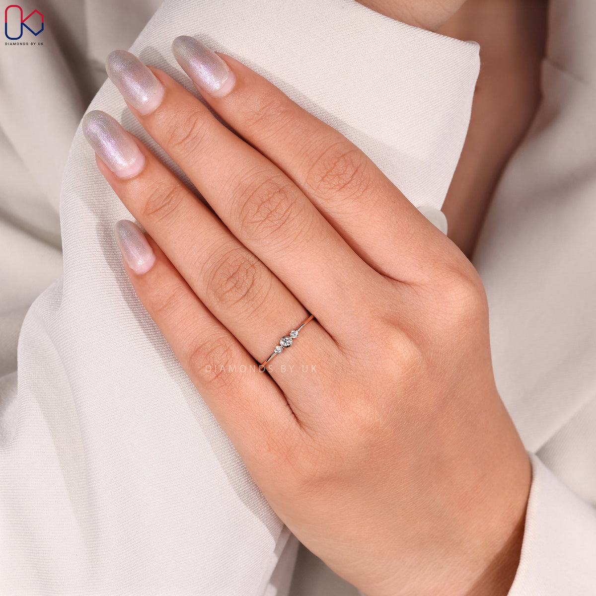 Round Diamond 3 Stone Bezel Set Band