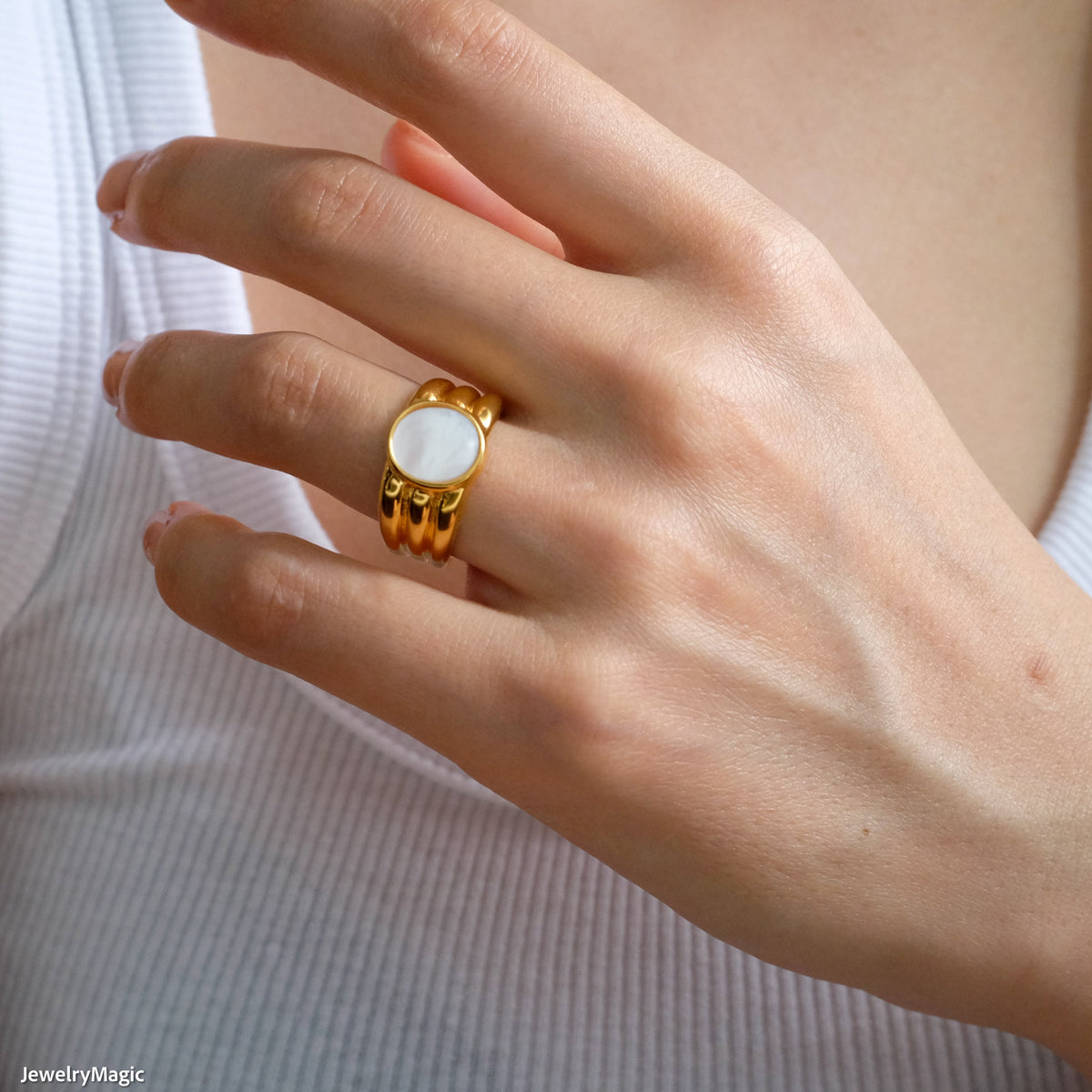 Gold mother of pearl ring