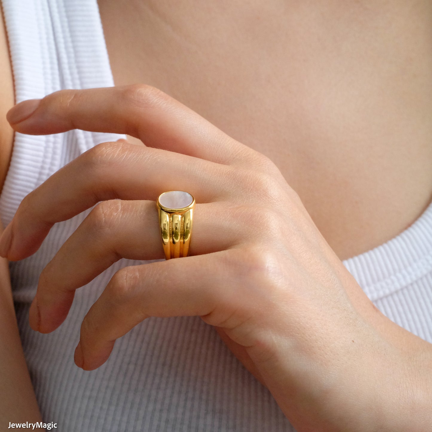 Gold mother of pearl ring