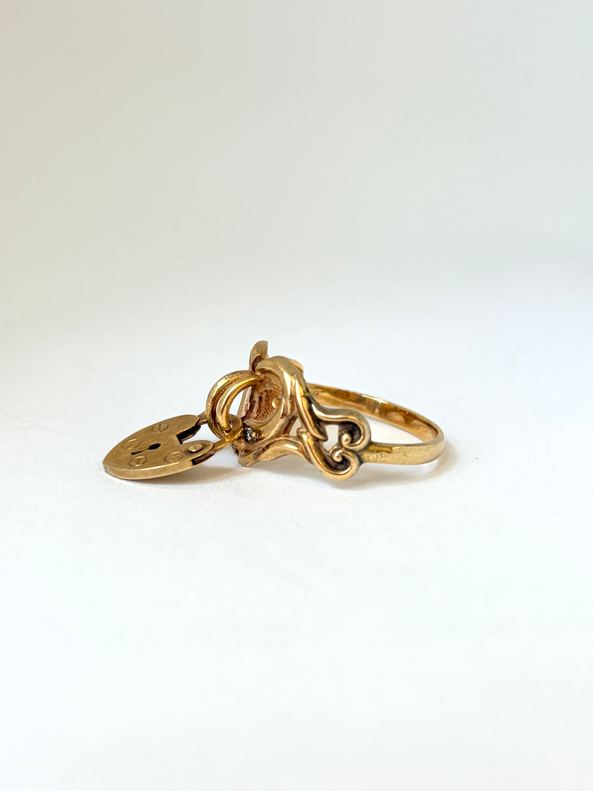 Unusual, 15ct Gold, Heart Padlock Ring, 3.72g