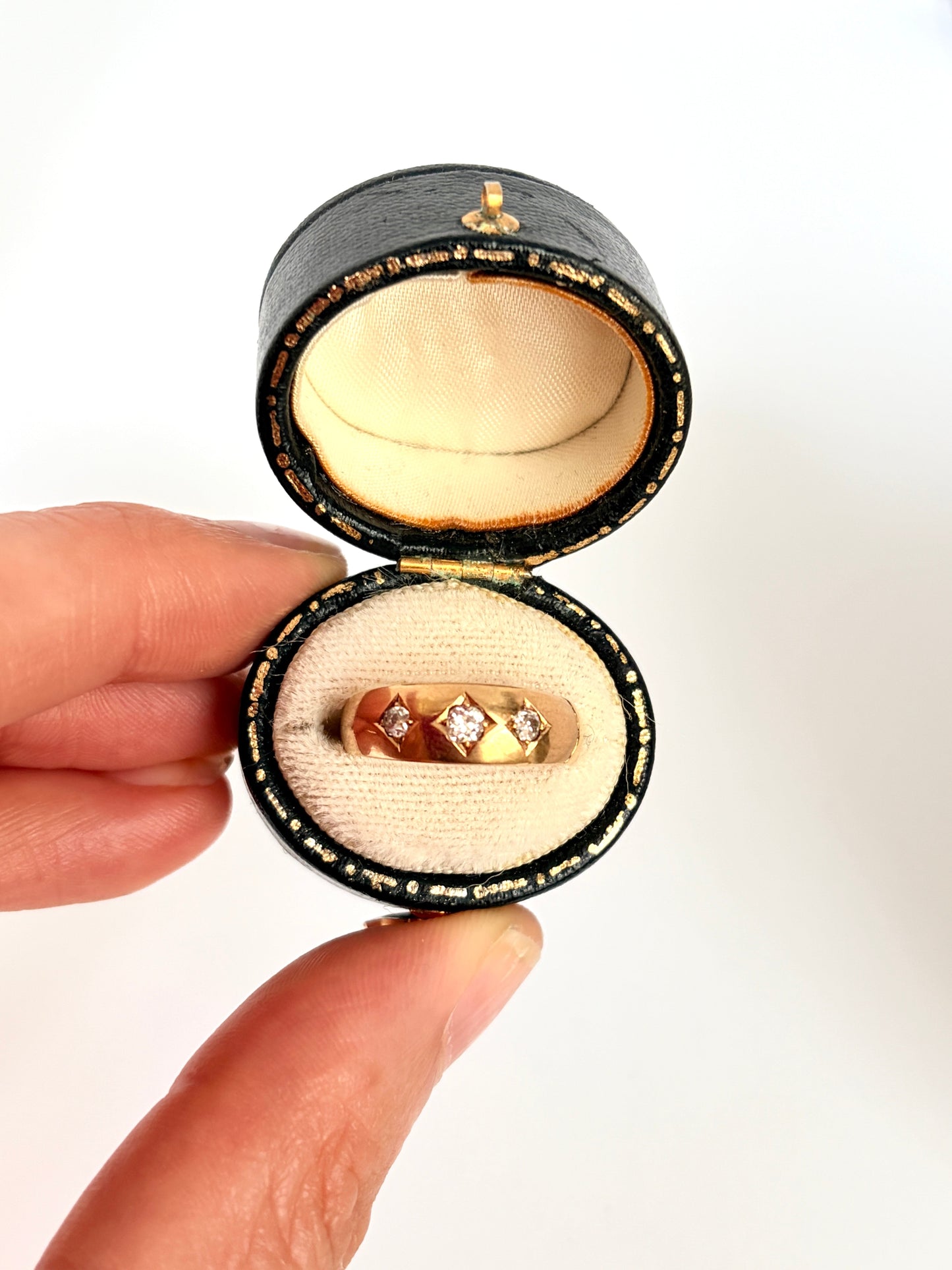 18ct Gold, Victorian, Diamond Gypsy Ring, Hallmarked for 18ct Gold, 4.06g