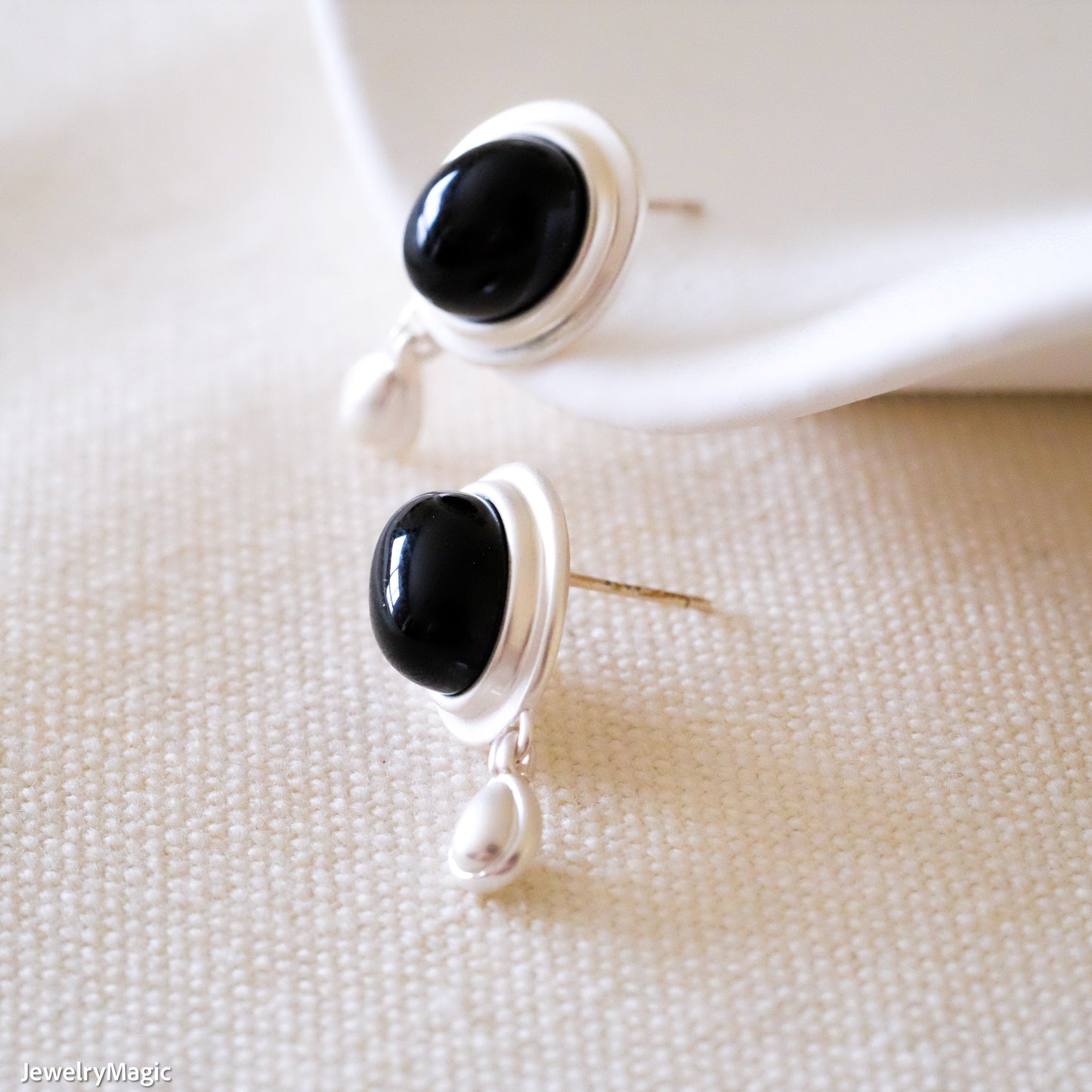 Silver Oval Onyx Studs