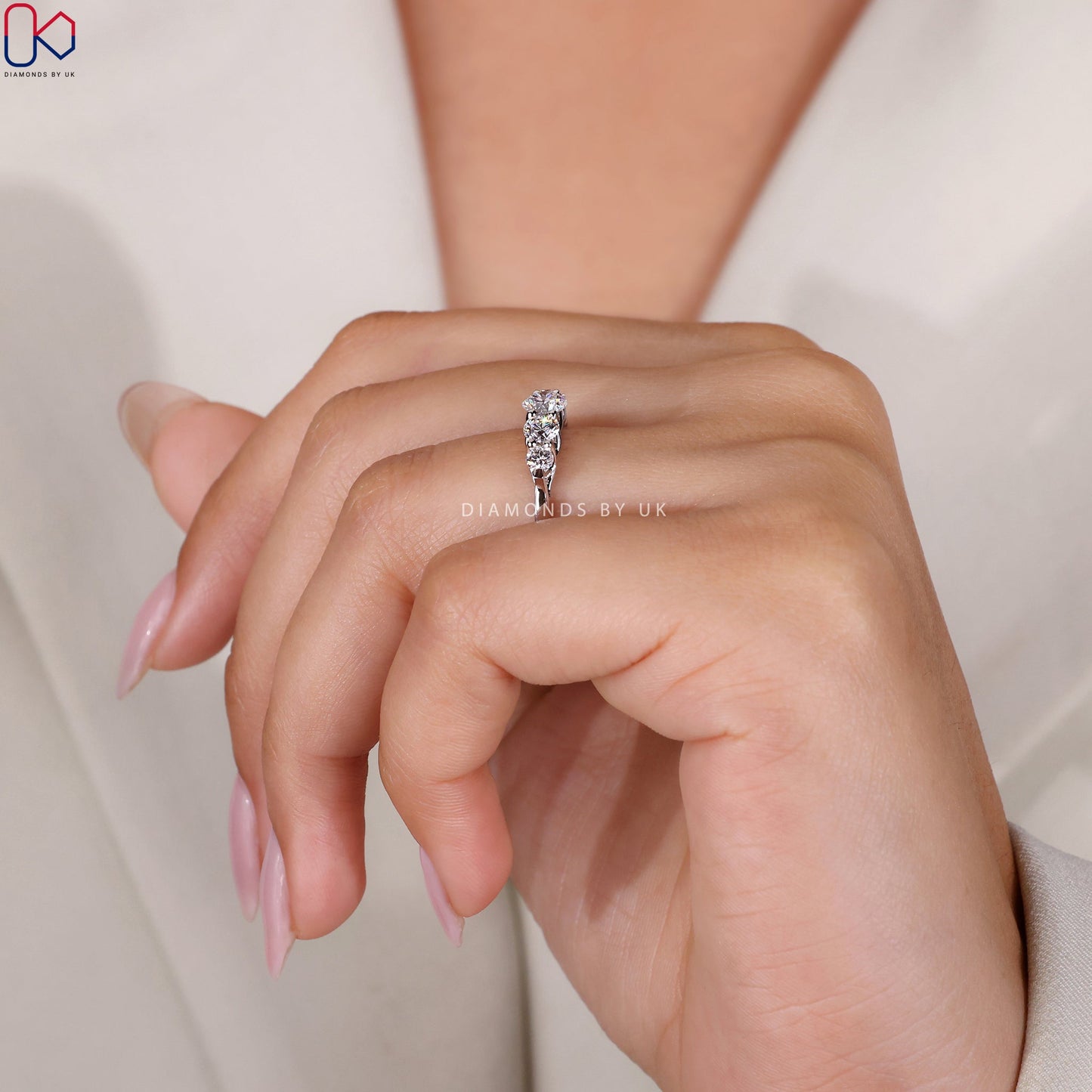 Round Diamond White Gold Wedding Band