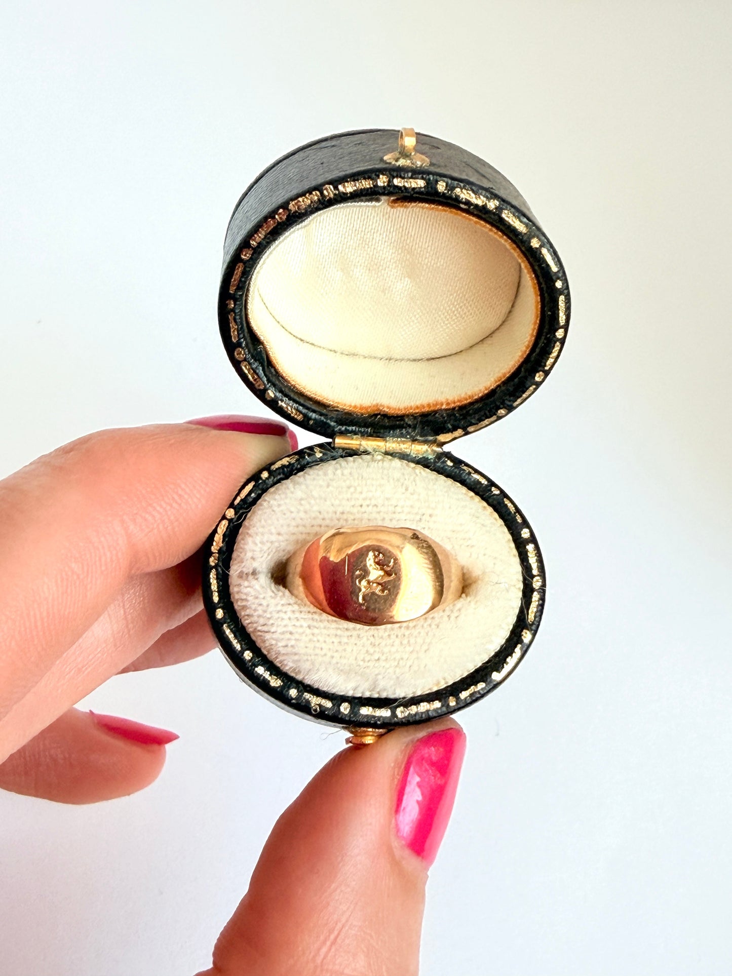 Vintage, 18ct Gold Lion Signet Ring, Hallmarked 18ct Gold, 3.42g