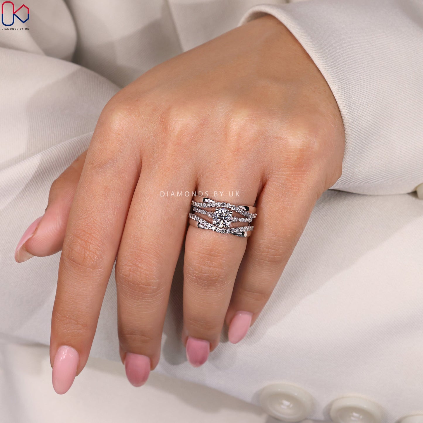 Round Cut Bridal Set in White Gold UKBS0037