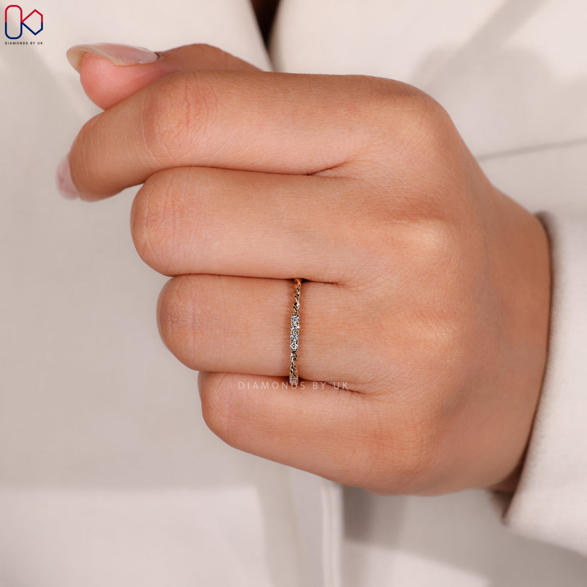 Round Cut Diamond Twisted Rope Wedding Band