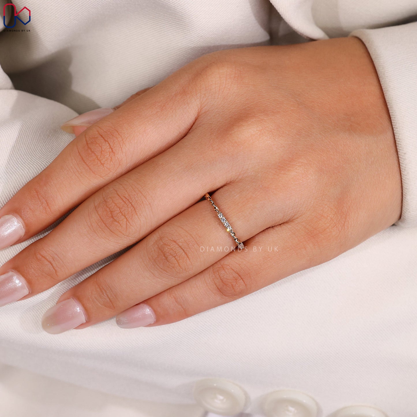 Round Cut Diamond Twisted Rope Wedding Band