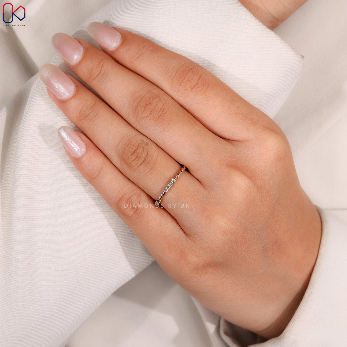 Round Cut Diamond Twisted Rope Wedding Band