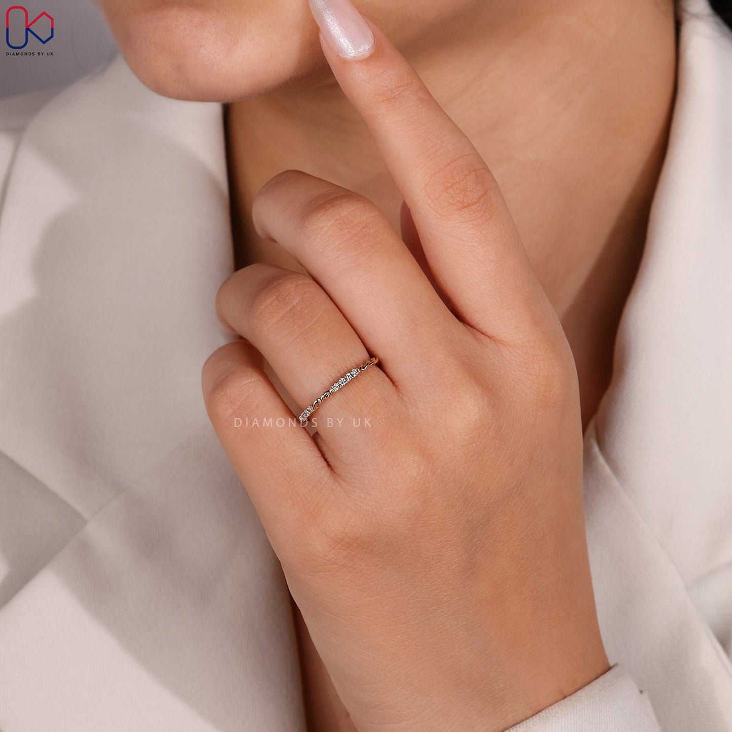 Round Cut Diamond Twisted Rope Wedding Band
