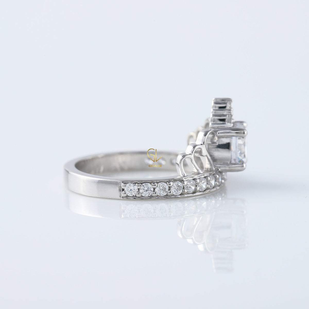 Round Cut Moissanite Queen Crown Proposal Ring