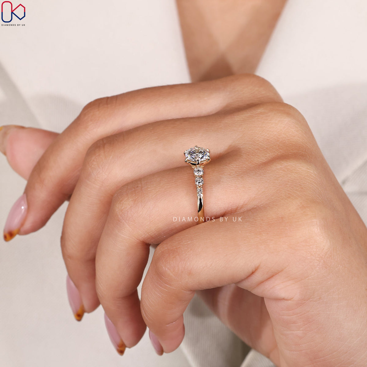 Round Diamond Engagement Ring In Yellow Gold
