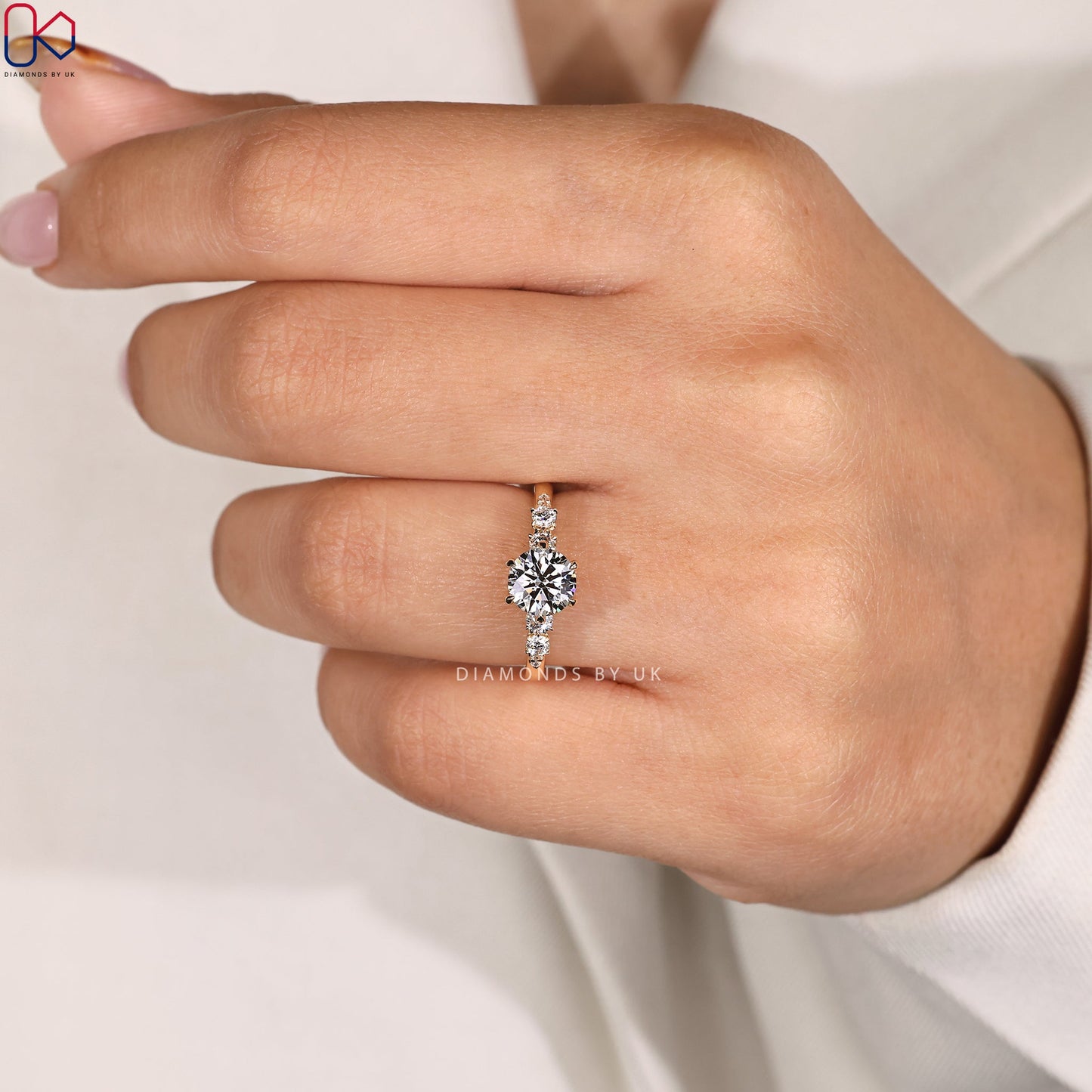 Round Diamond Engagement Ring In Yellow Gold