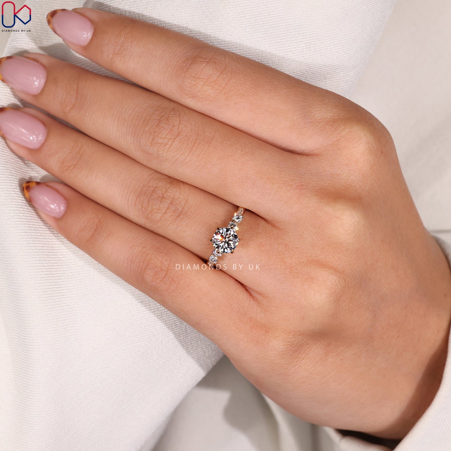 Round Diamond Engagement Ring In Yellow Gold