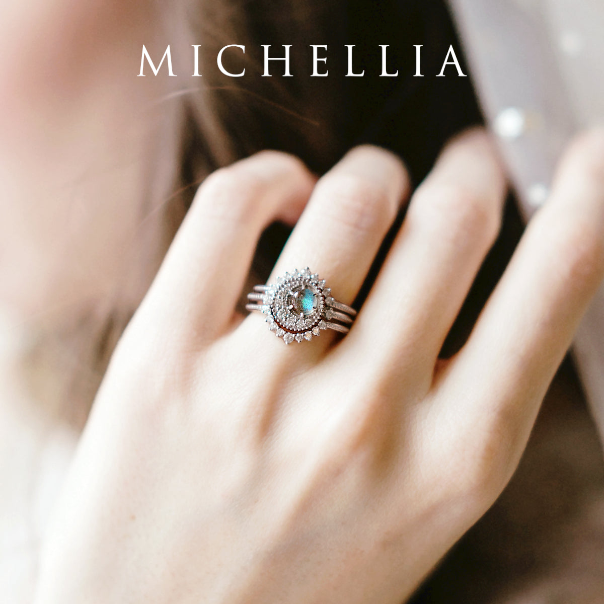 [Luna] Crescent Moon Ring in Labradorite