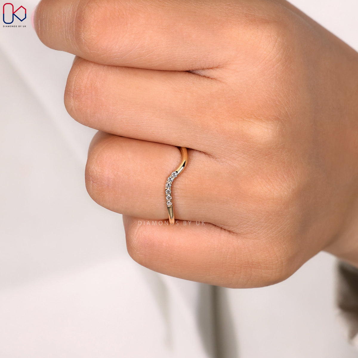 Round Cut Wave Curved Diamond Wedding Band