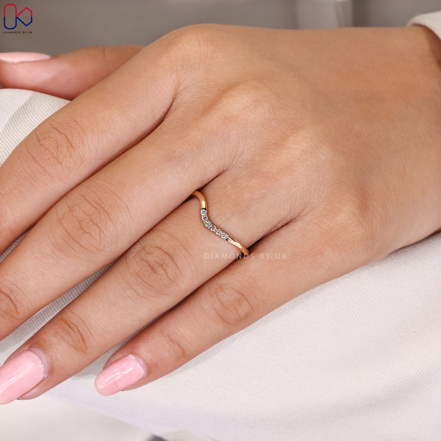 Round Cut Wave Curved Diamond Wedding Band