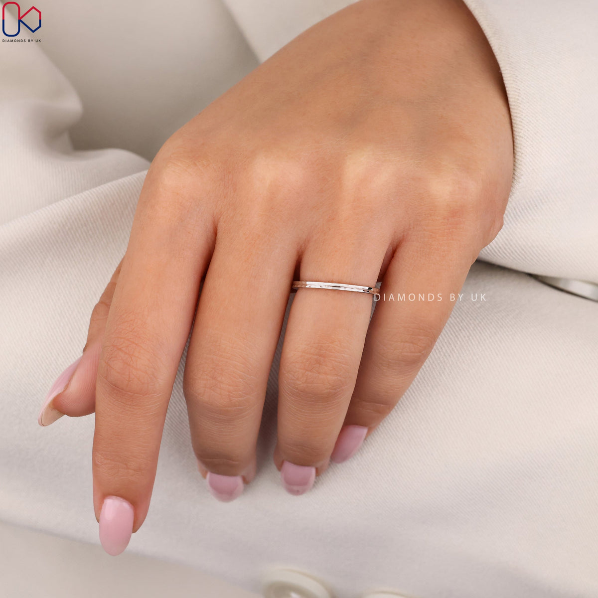 Shiny Polish White Gold Wedding Band