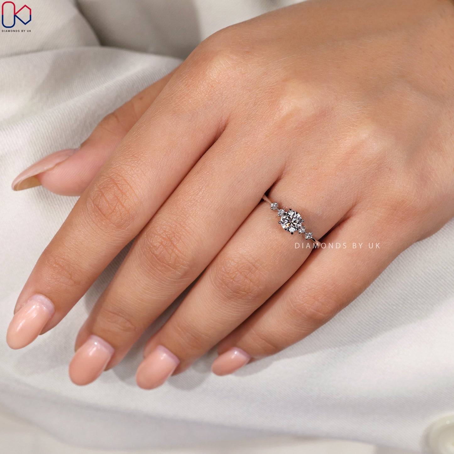 White Gold Engagement Ring With Round Diamond