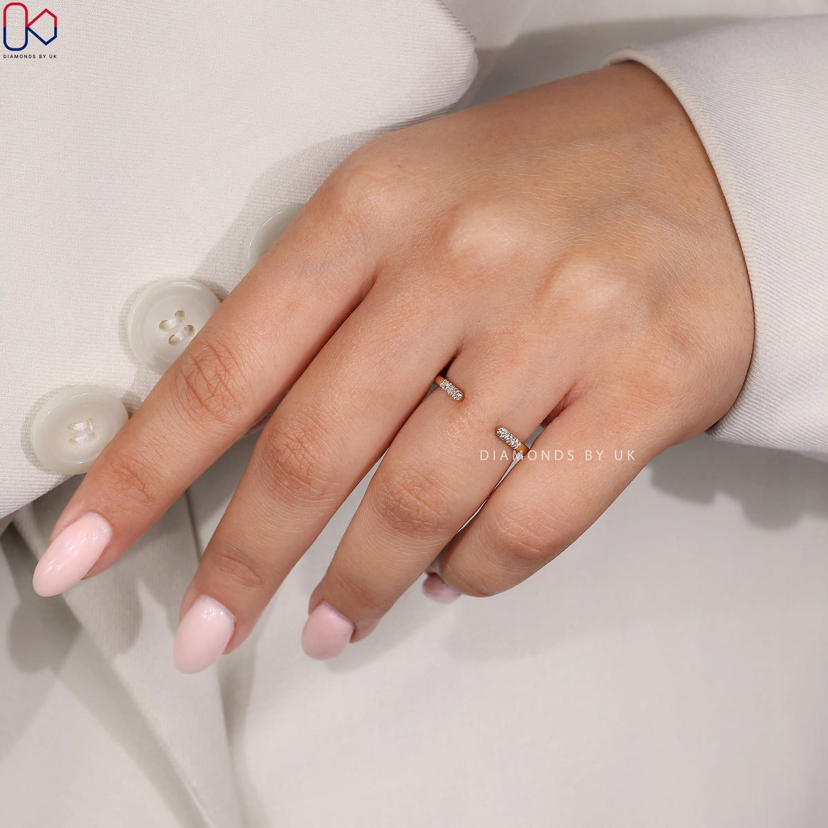 Round Cut Diamond Open Gap Wedding Band