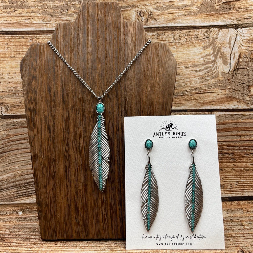 The Feather Pendant Necklace