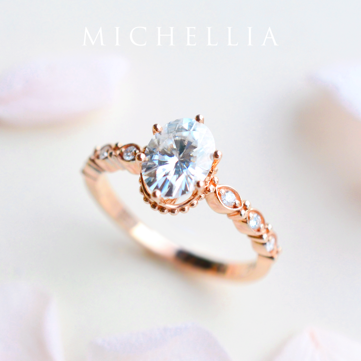 [Evelina] Vintage Classic Crown Oval Engagement Ring in Diamond / Moissanite