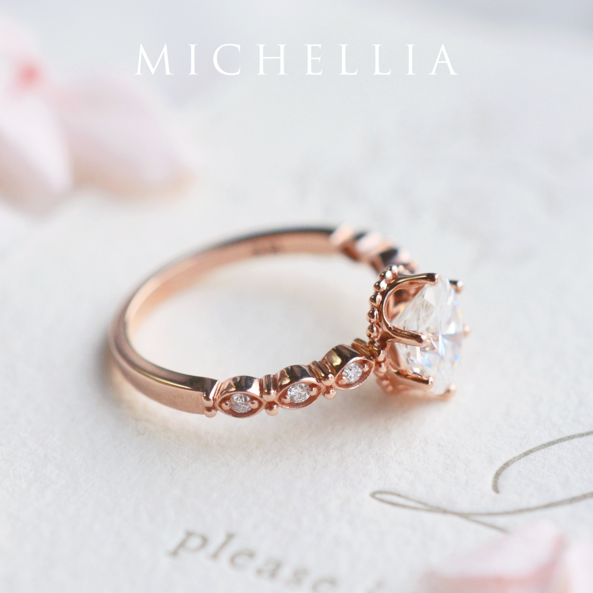 [Evelina] Vintage Classic Crown Oval Engagement Ring in Diamond / Moissanite