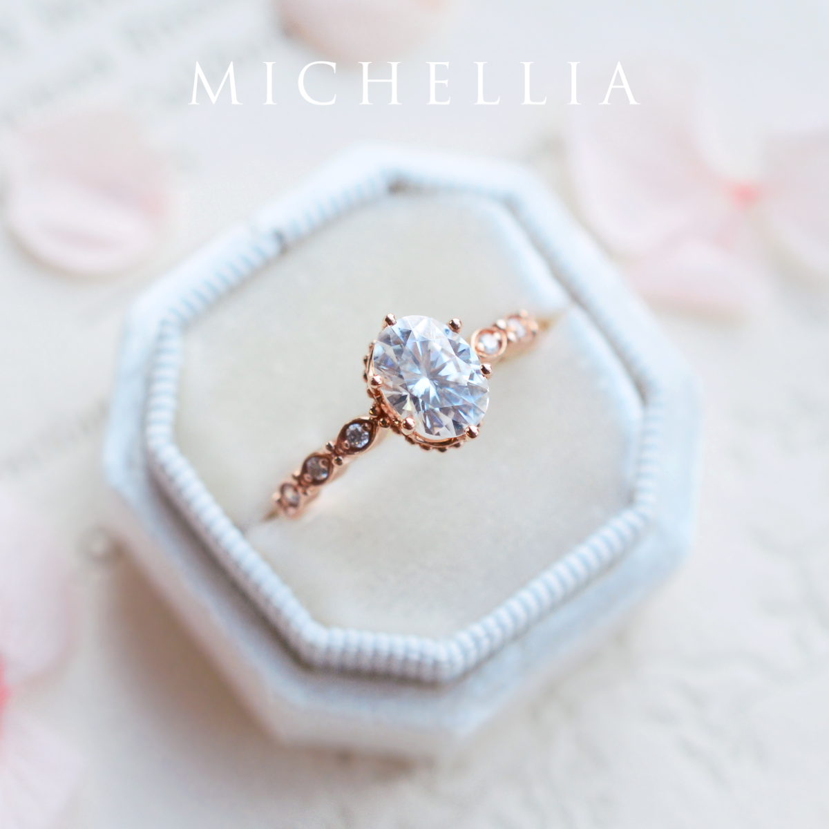 [Evelina] Vintage Classic Crown Oval Engagement Ring in Diamond / Moissanite
