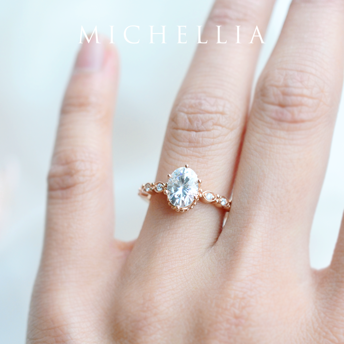 [Evelina] Vintage Classic Crown Oval Engagement Ring in Diamond / Moissanite