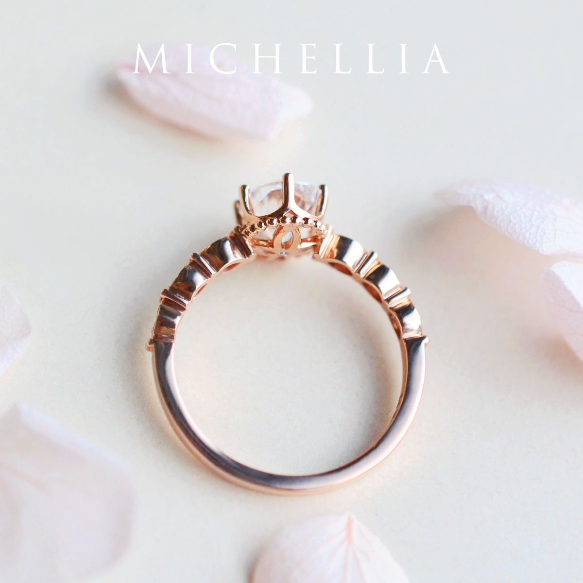 [Evelina] Vintage Classic Crown Oval Engagement Ring in Diamond / Moissanite