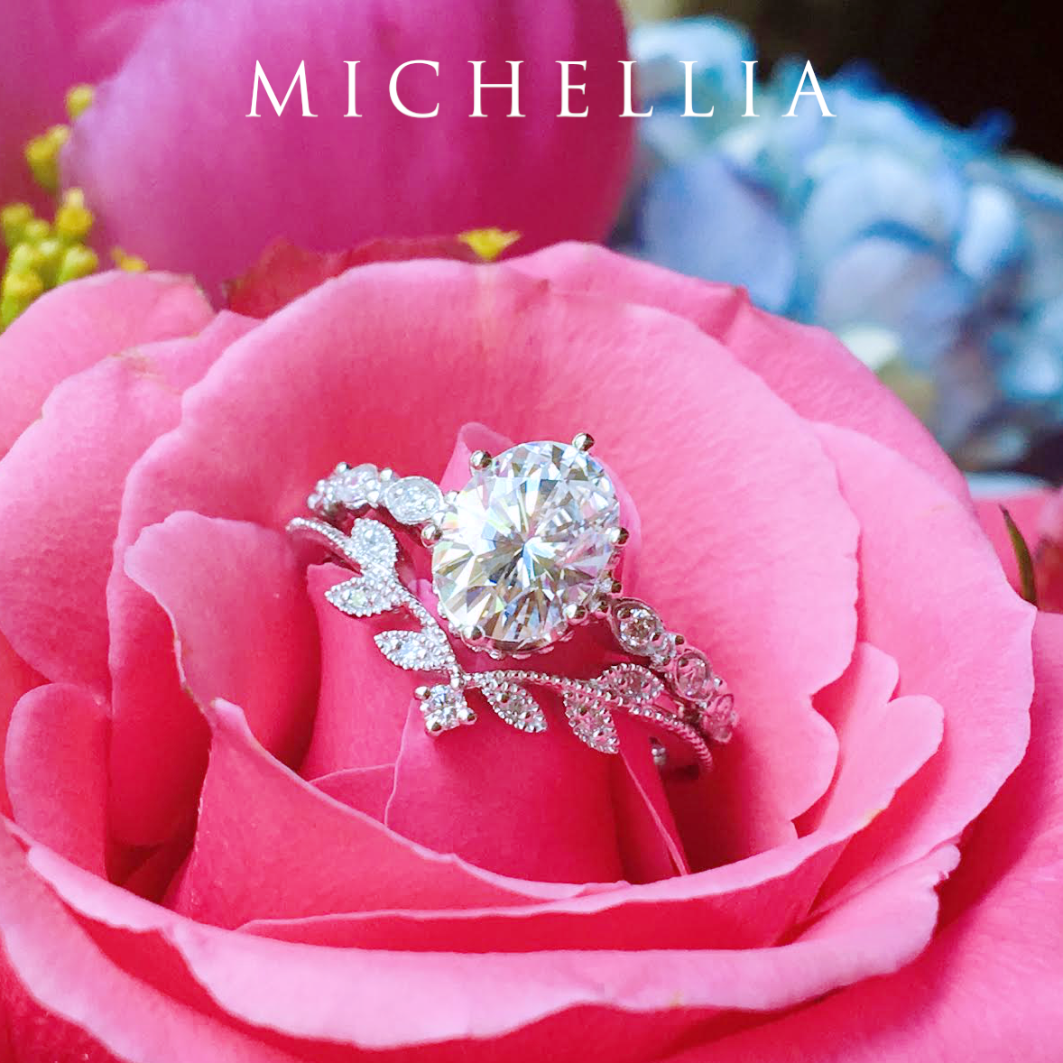 [Evelina] Vintage Classic Crown Oval Engagement Ring in Diamond / Moissanite