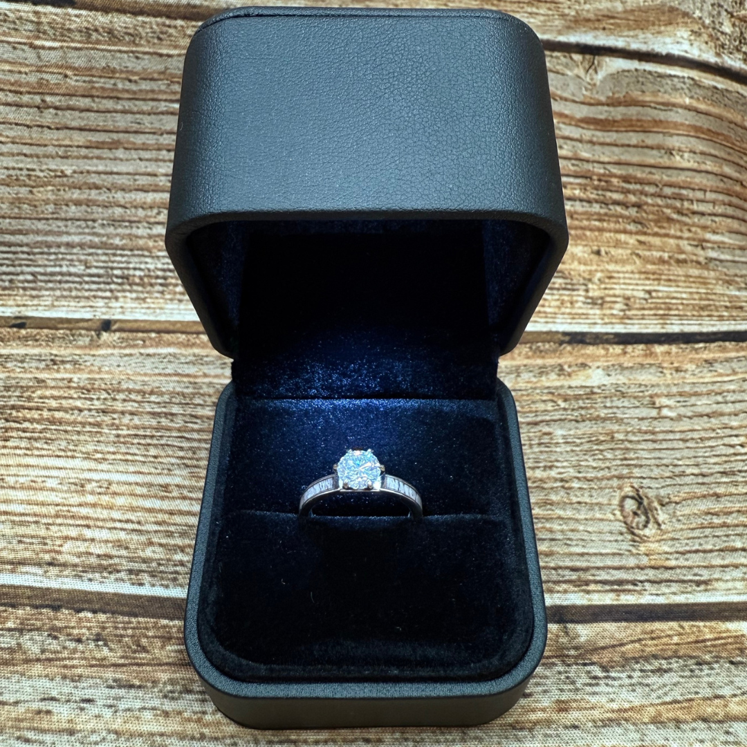 Lux Leather Illuminated Ring Box - Promo*
