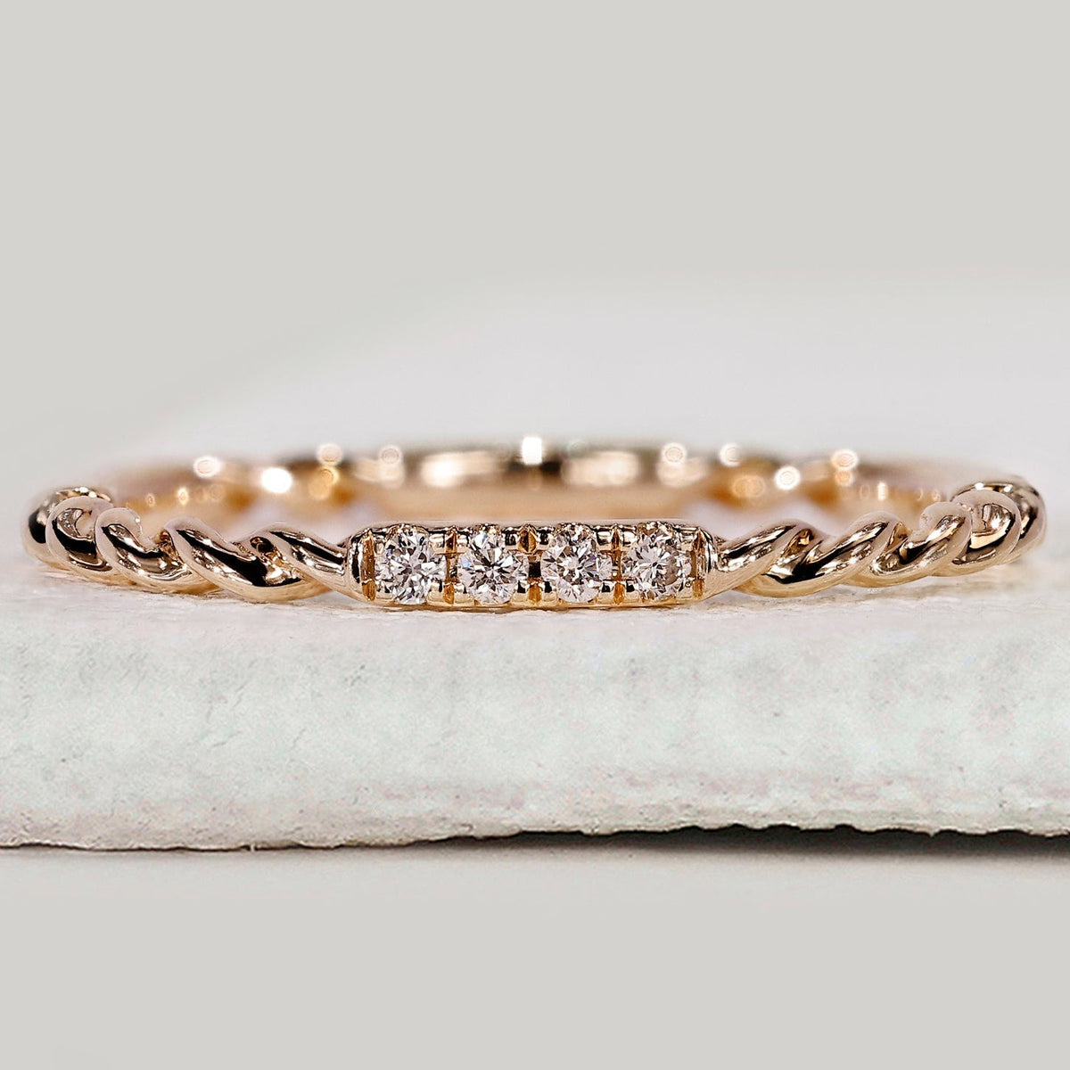 Round Cut Diamond Twisted Rope Wedding Band