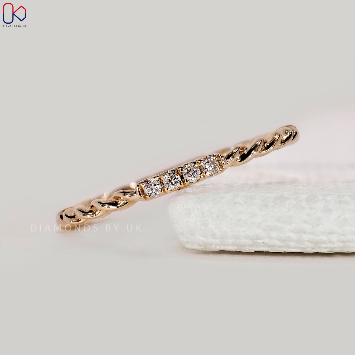 Round Cut Diamond Twisted Rope Wedding Band