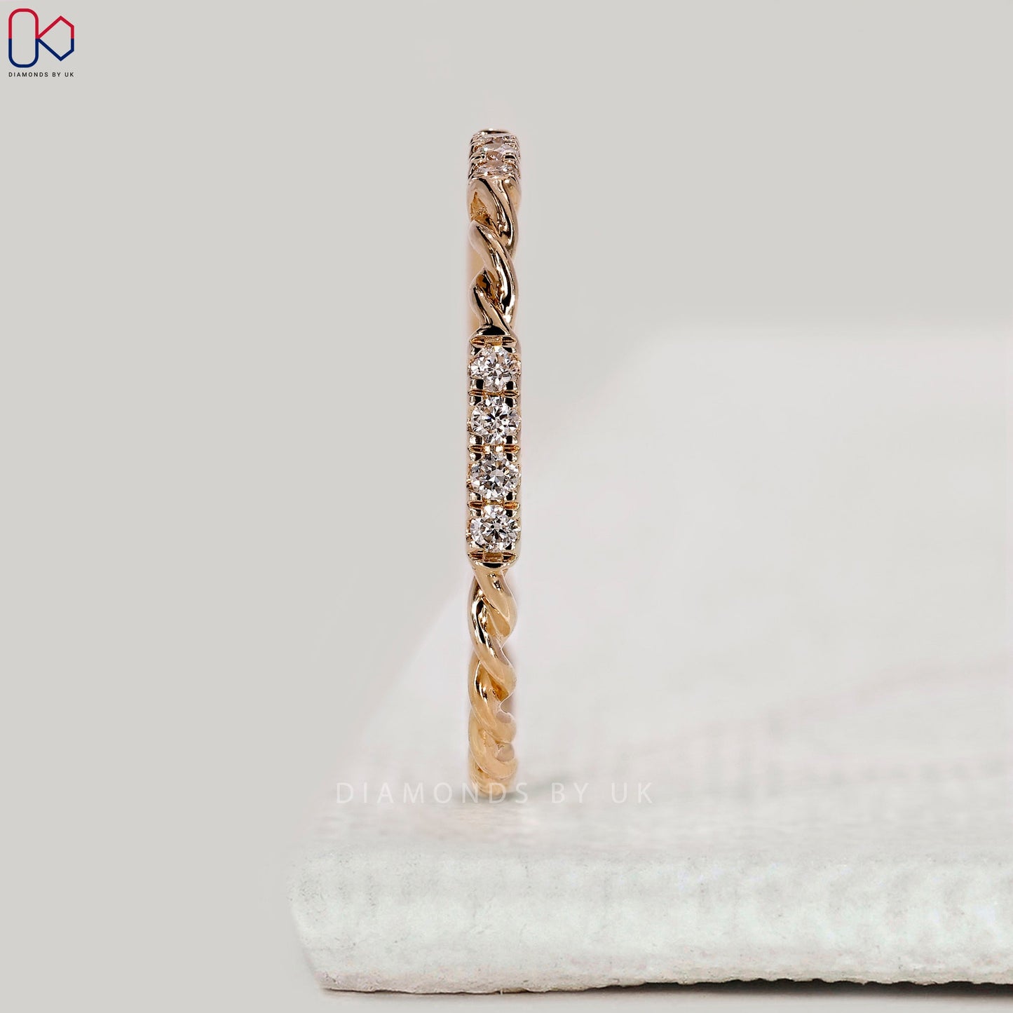 Round Cut Diamond Twisted Rope Wedding Band