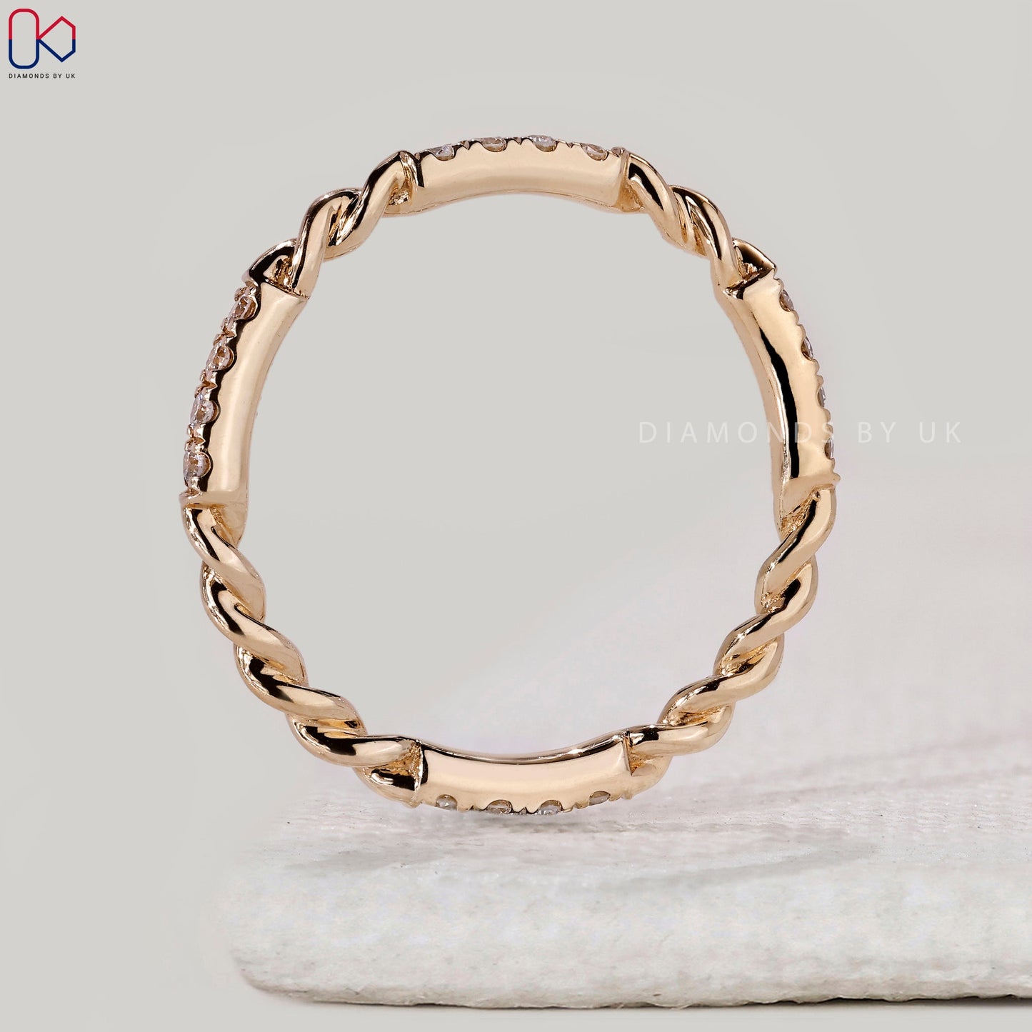 Round Cut Diamond Twisted Rope Wedding Band
