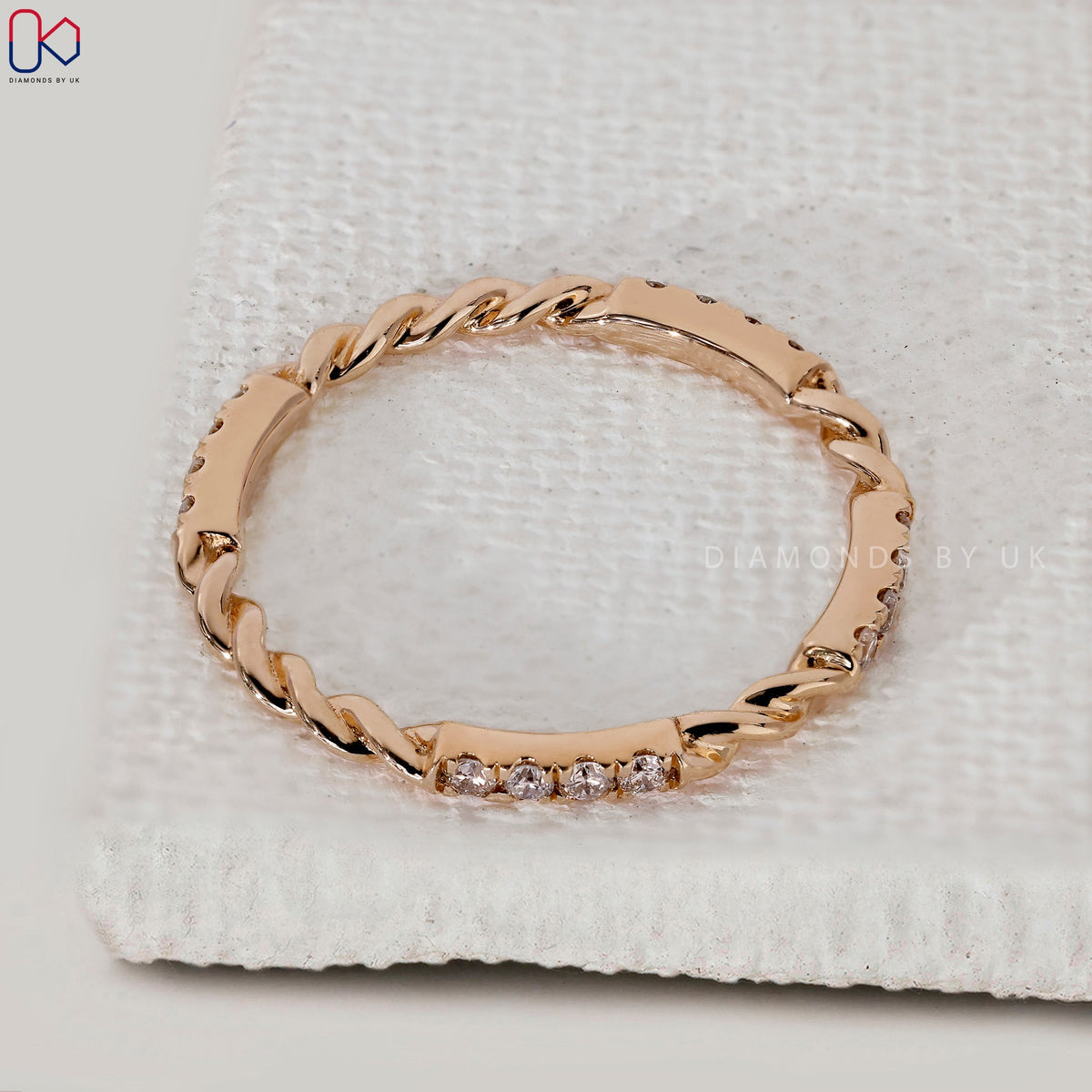 Round Cut Diamond Twisted Rope Wedding Band