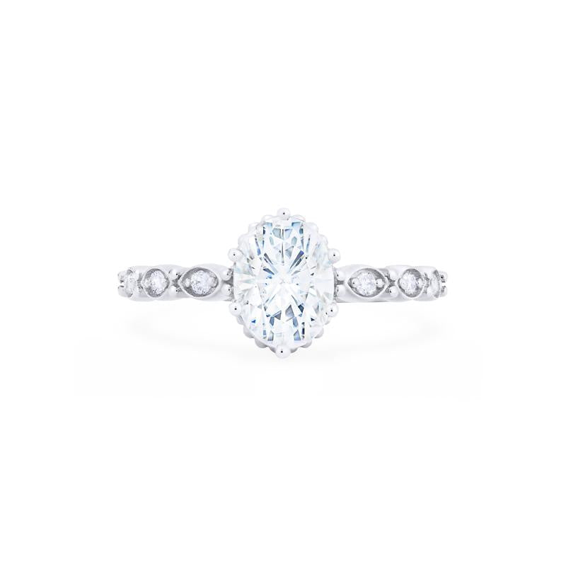 [Evelina] Vintage Classic Crown Oval Engagement Ring in Diamond / Moissanite