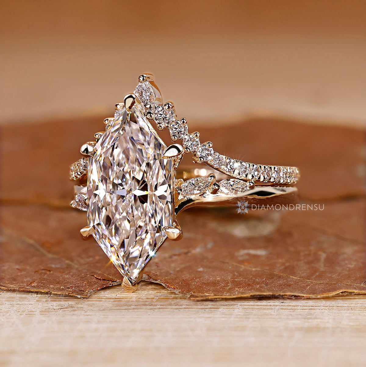 Dutch Marquise Wedding Ring with Pear and Round Diamond Band