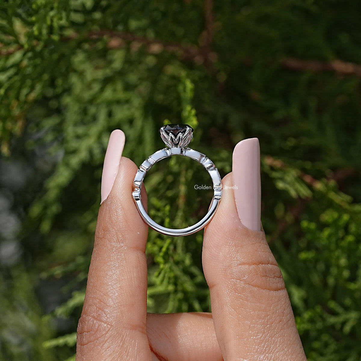 Round Cut Moissanite Engagement Ring