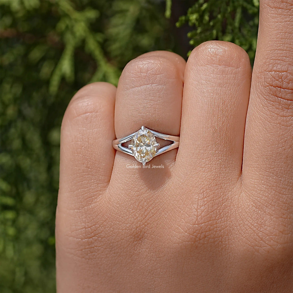 Oval Moissanite Spilt Shank Engagement Ring