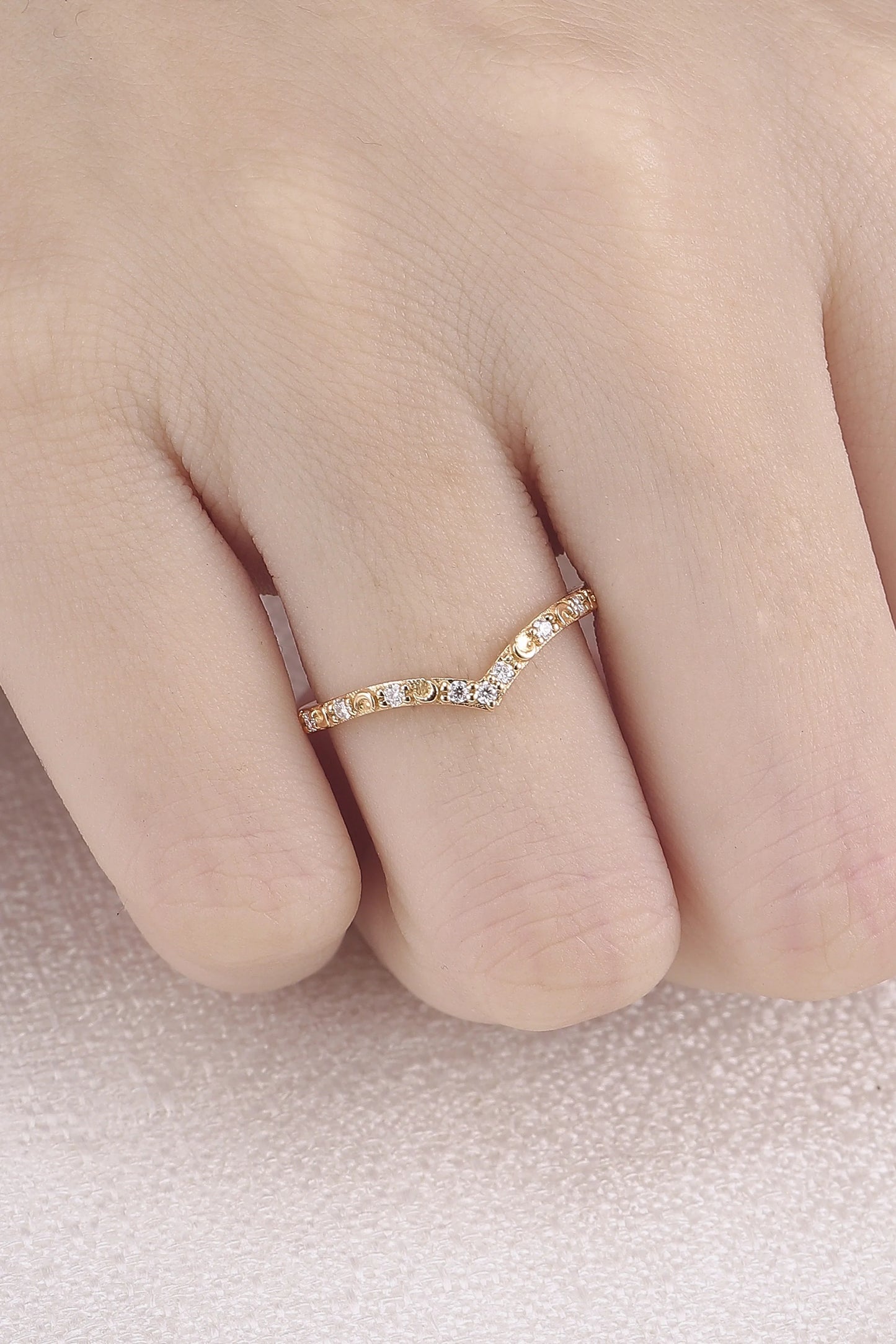 Moon Design Curved Round Moissanite Wedding Band