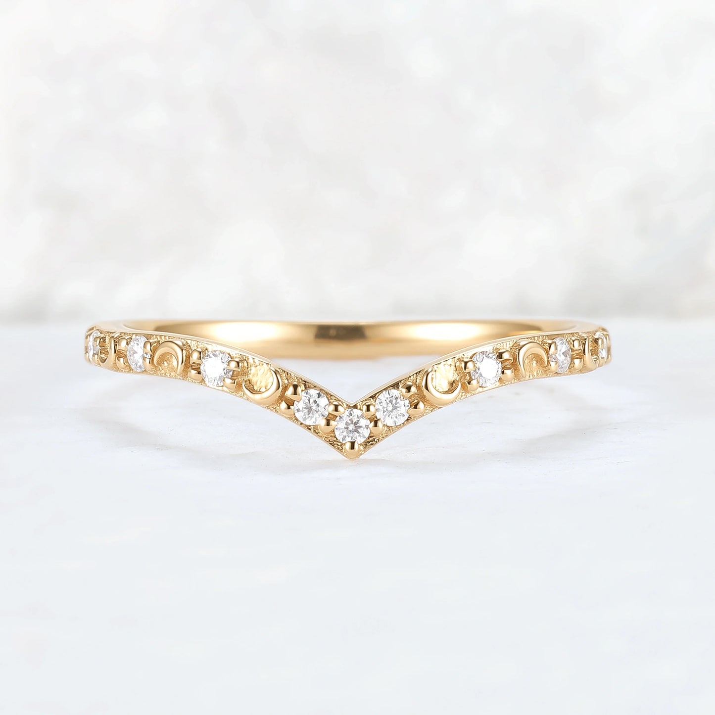 Moon Design Curved Round Moissanite Wedding Band