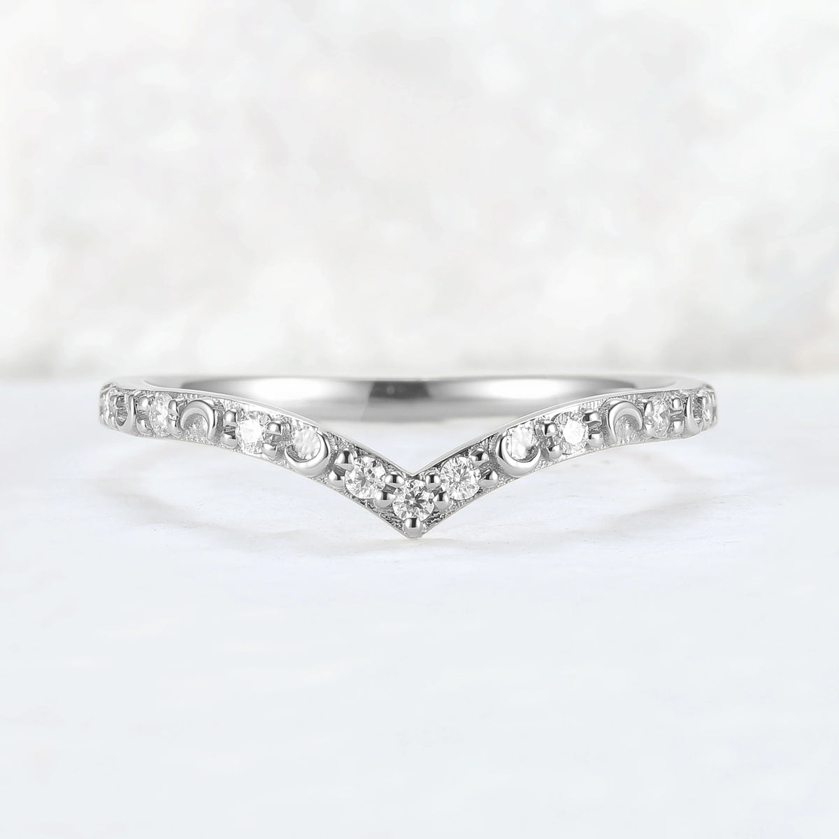 Moon Design Curved Round Moissanite Wedding Band