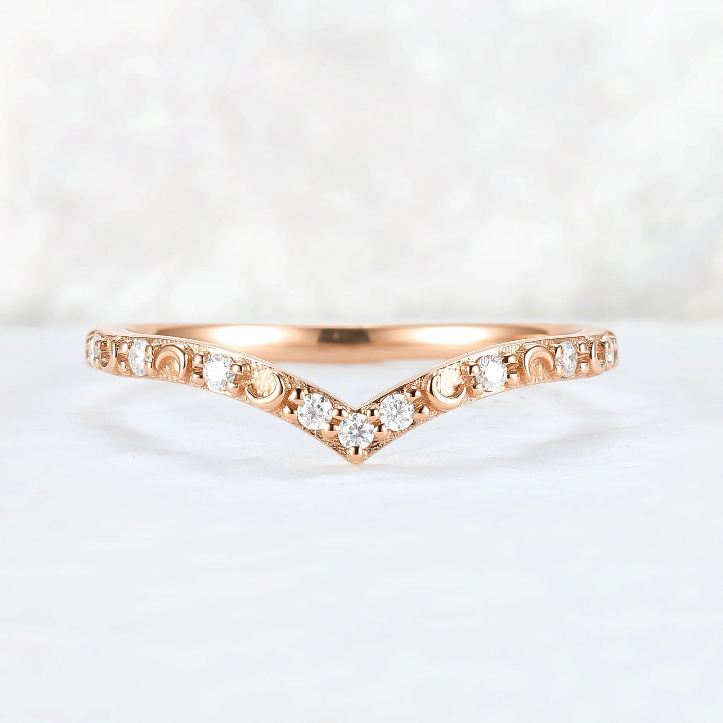Moon Design Curved Round Moissanite Wedding Band