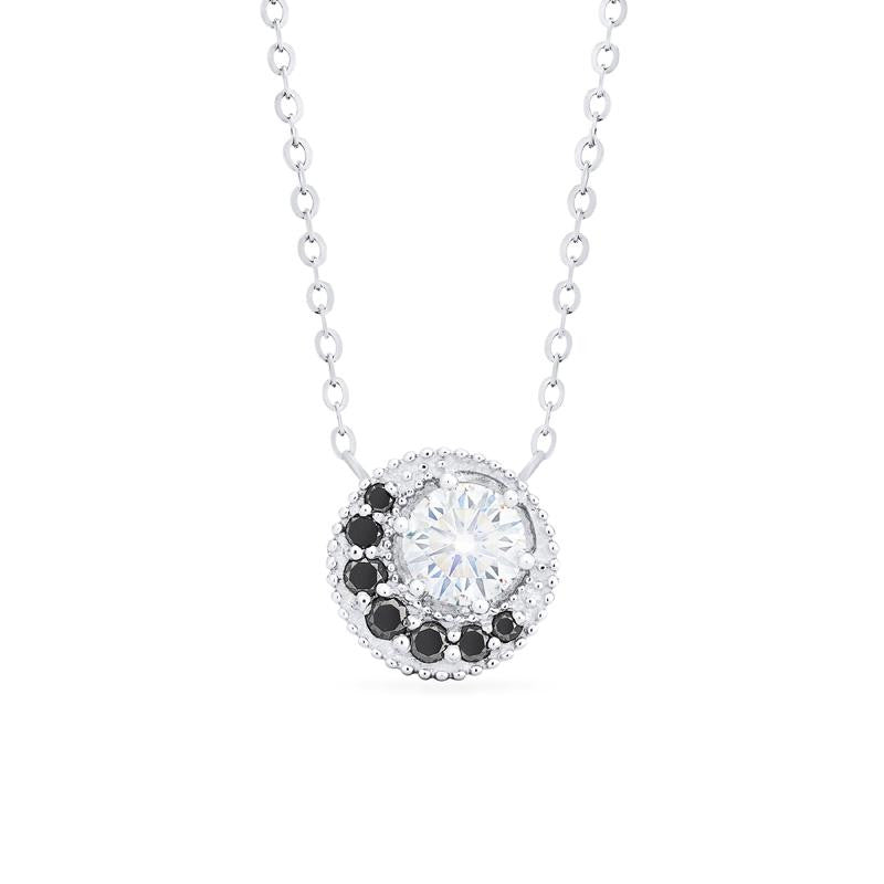 [Luna] Crescent Moon Necklace in Moissanite