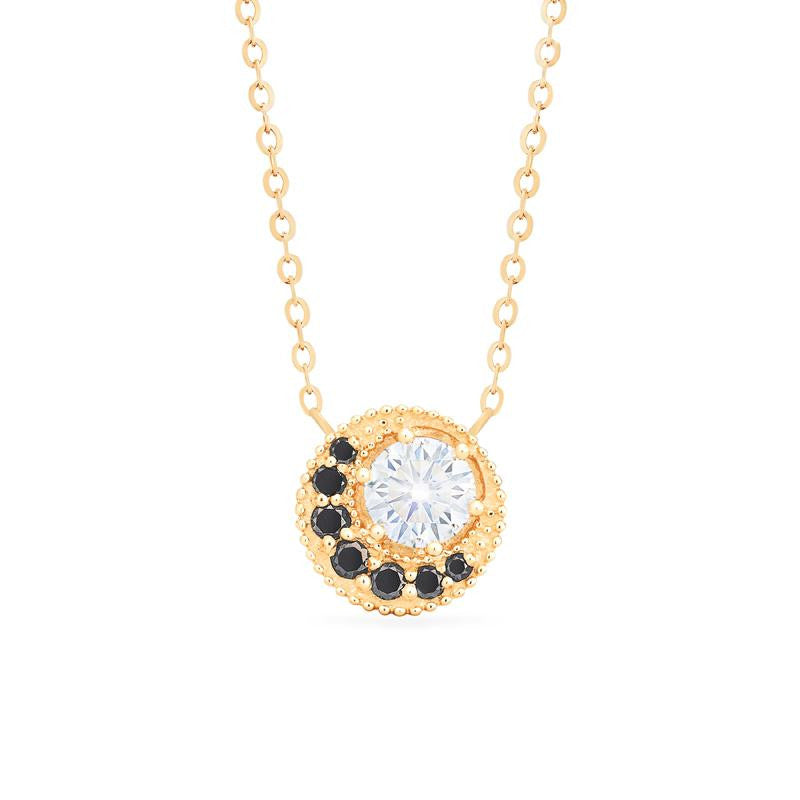[Luna] Crescent Moon Necklace in Moissanite